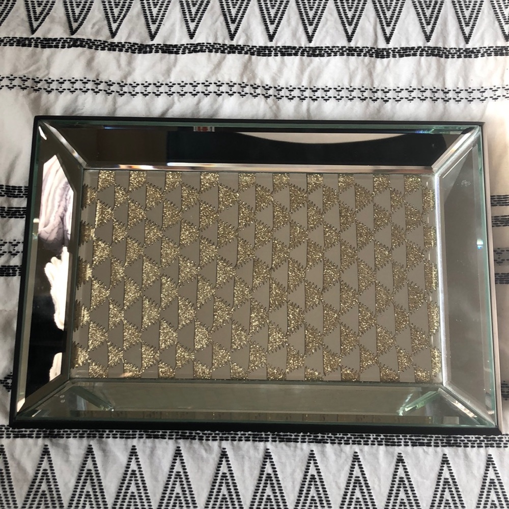 Mirrored tray